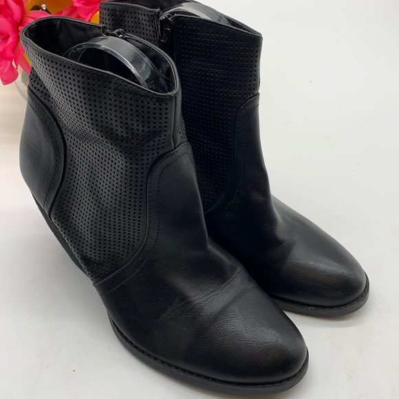 Very Volatile Black Ankle Boots Sz 7.5. BAB1129 - Picture 2 of 10